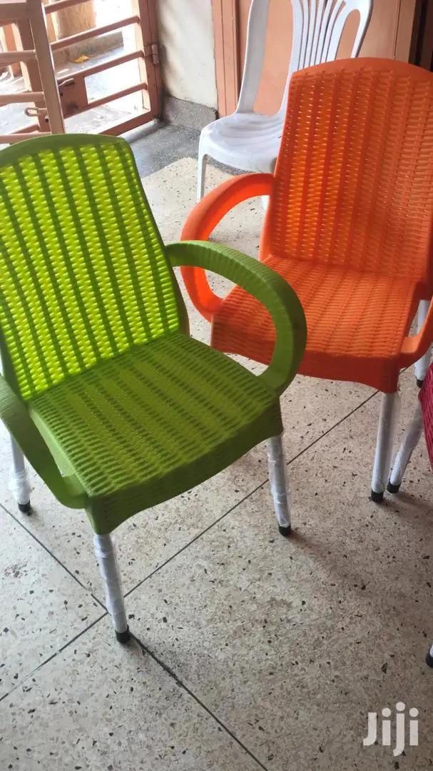 Plastic Chair With Metallic Stands