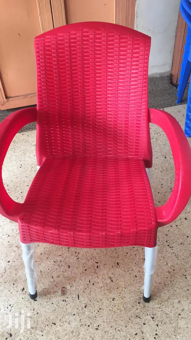 Plastic Chair With Metallic Stands