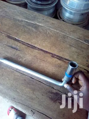 19mm Nuts Opener Plus Handlee