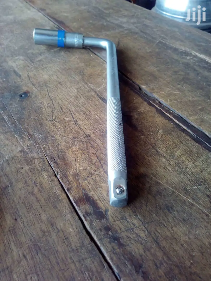 19mm Nuts Opener Plus Handlee