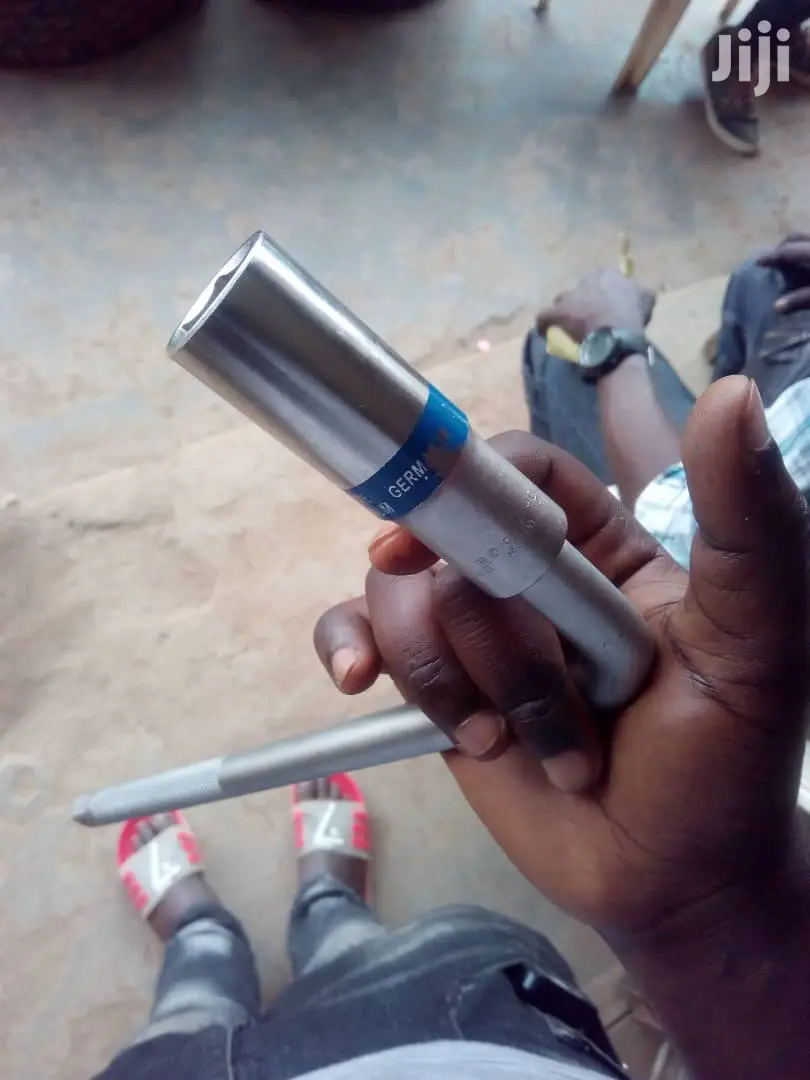 19mm Nuts Opener Plus Handlee