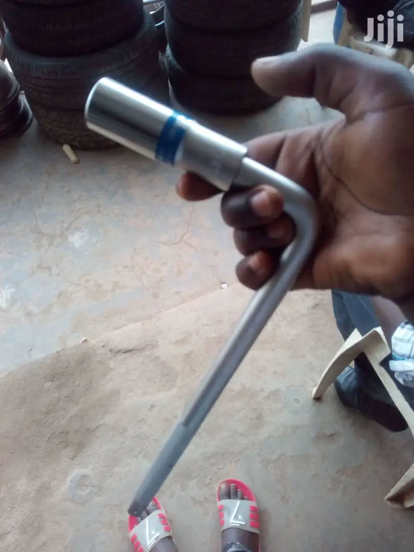 19mm Nuts Opener Plus Handlee