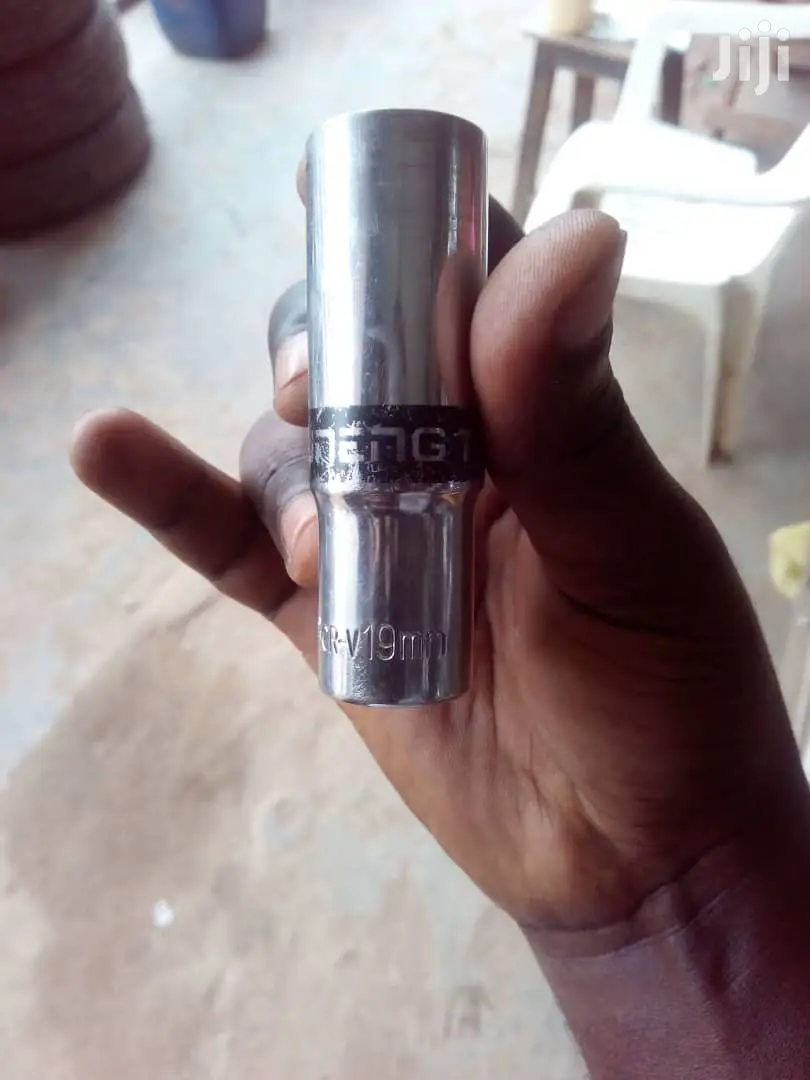19mm Nuts Opener Plus Handlee