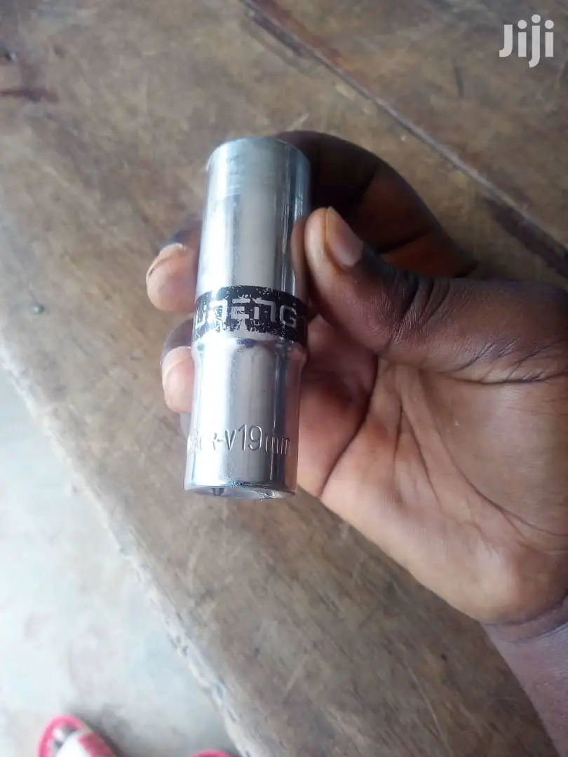 19mm Nuts Opener Plus Handlee