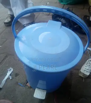 Plastic Pedal Dust Bin