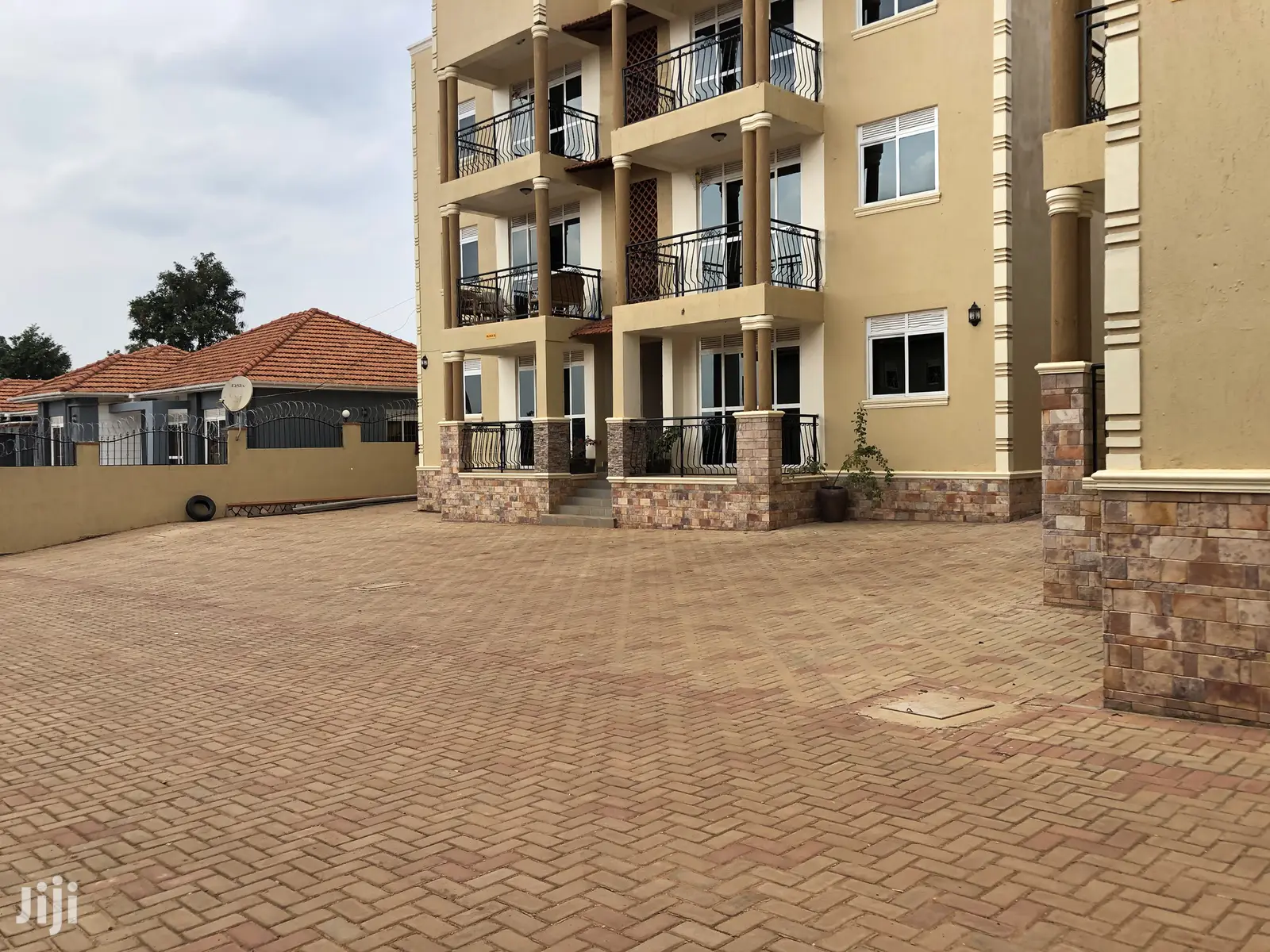 Kira 12 Unit Apartments On Sell