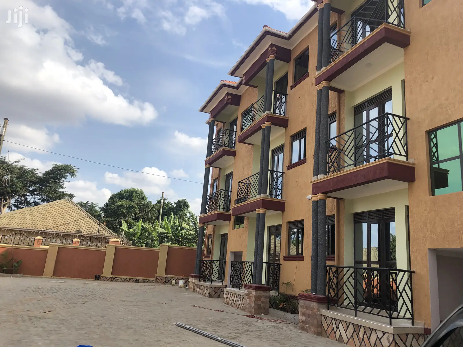 Kisaasi 12 Unit Apartments Near the Main Road on Sale