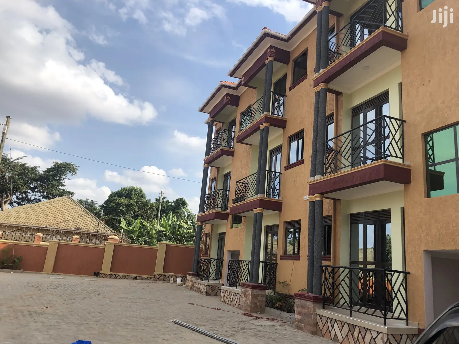 Kisaasi 12 Unit Apartments Near the Main Road on Sale