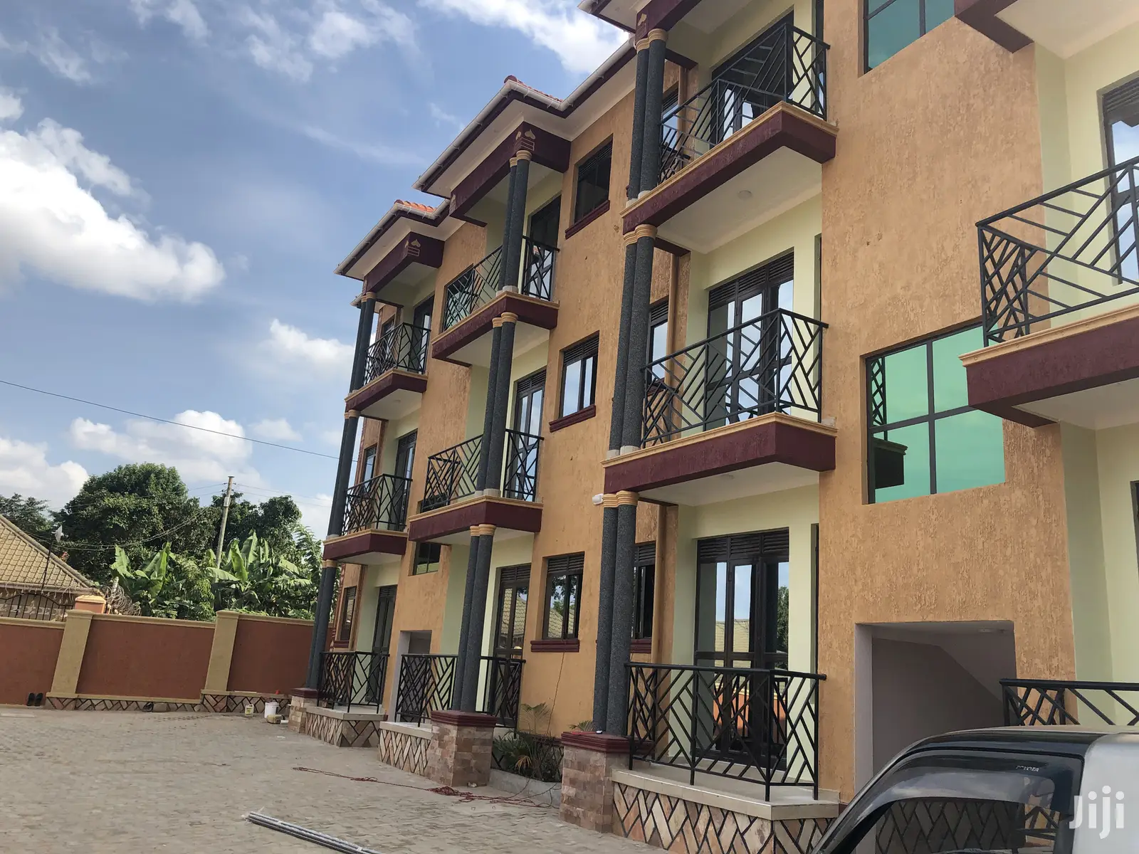 Kisaasi 12 Unit Apartments Near the Main Road on Sale
