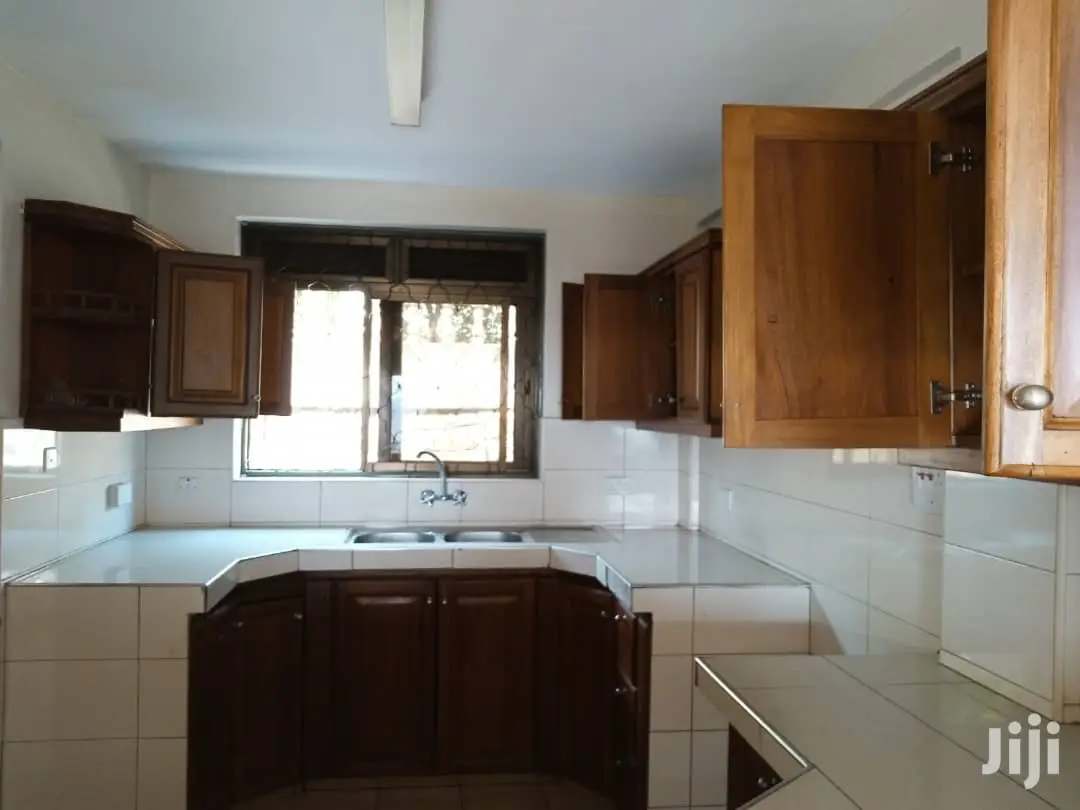 Classic Townhouse For Rent
