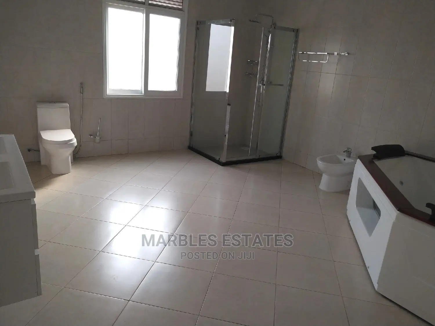 3bdrm Apartment in Kololo, Central Division for Sale