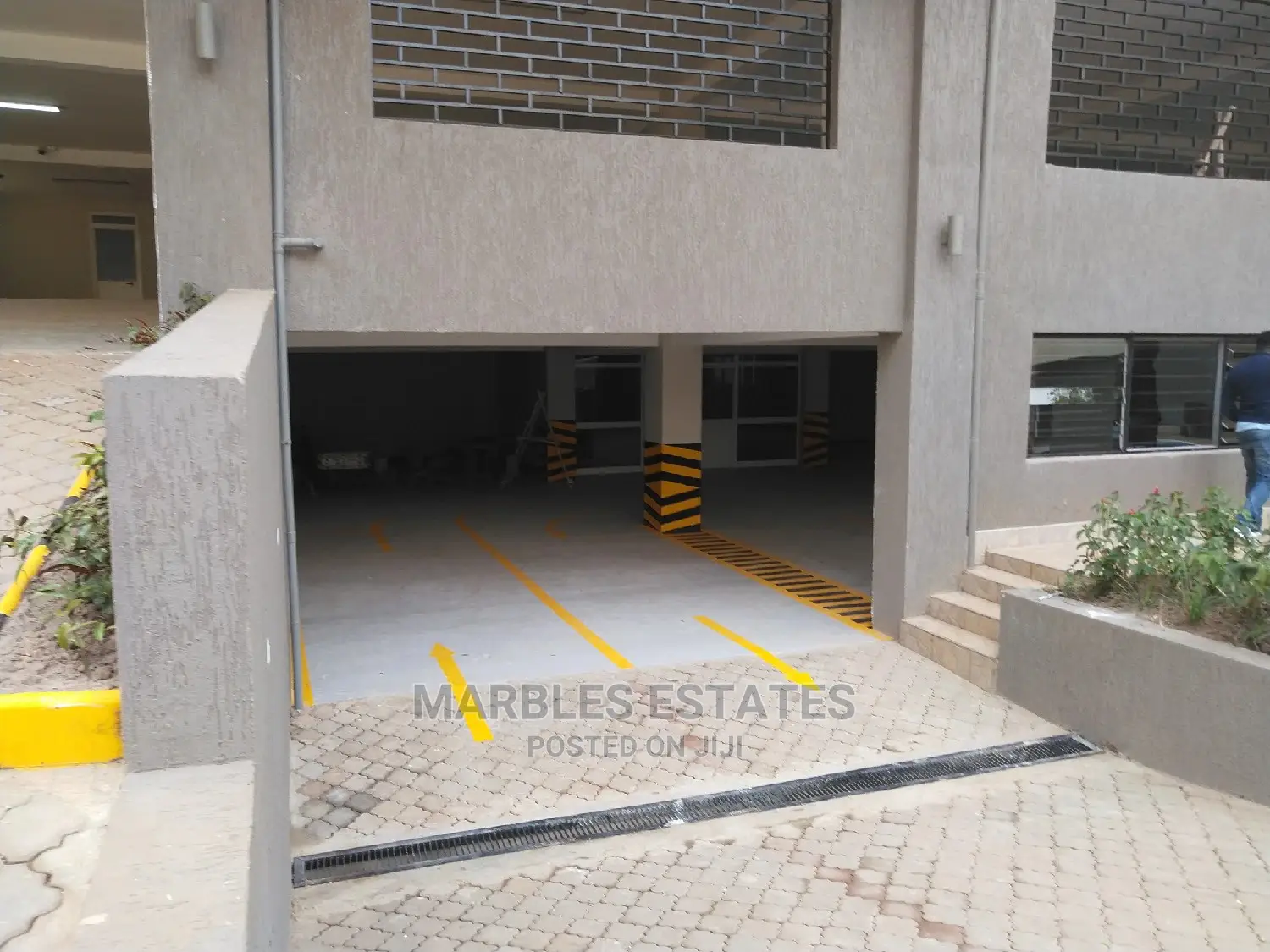 3bdrm Apartment in Kololo, Central Division for Sale