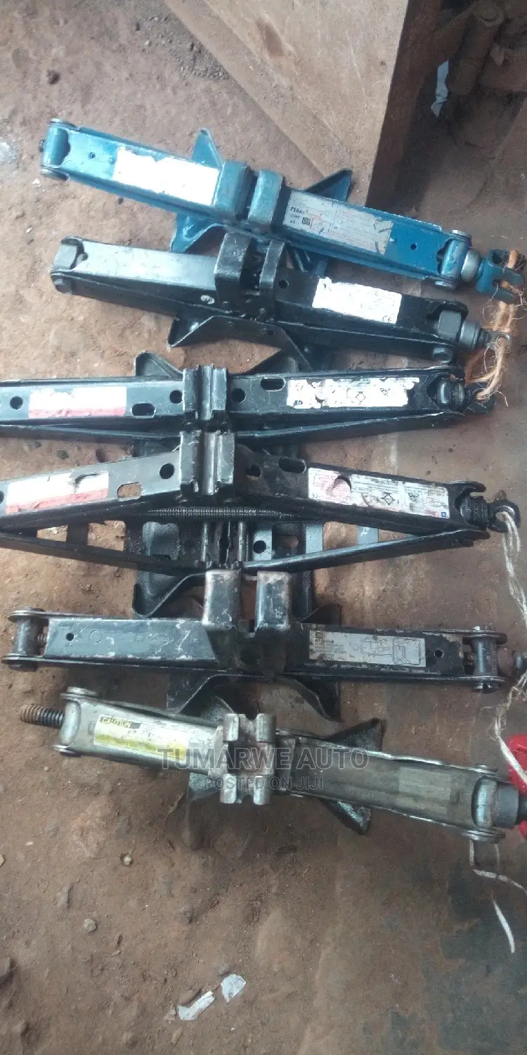 Car Jacks 32
