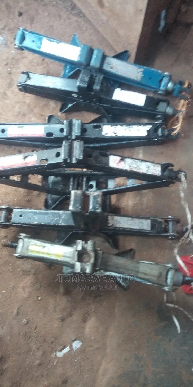 Car Jacks 32