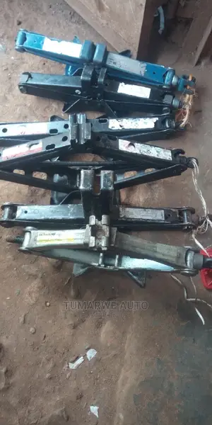 Car Jacks 32