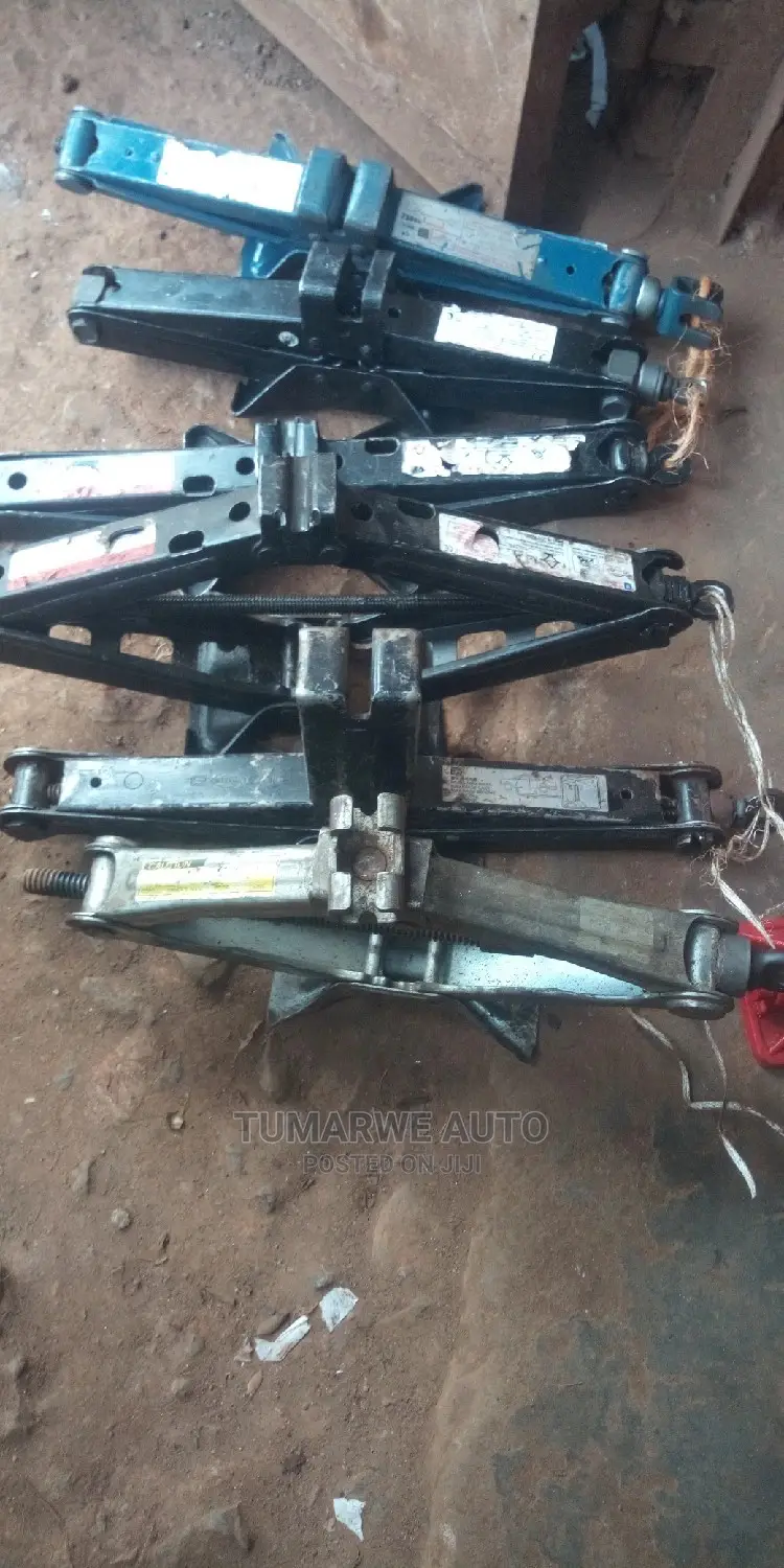 Car Jacks 32