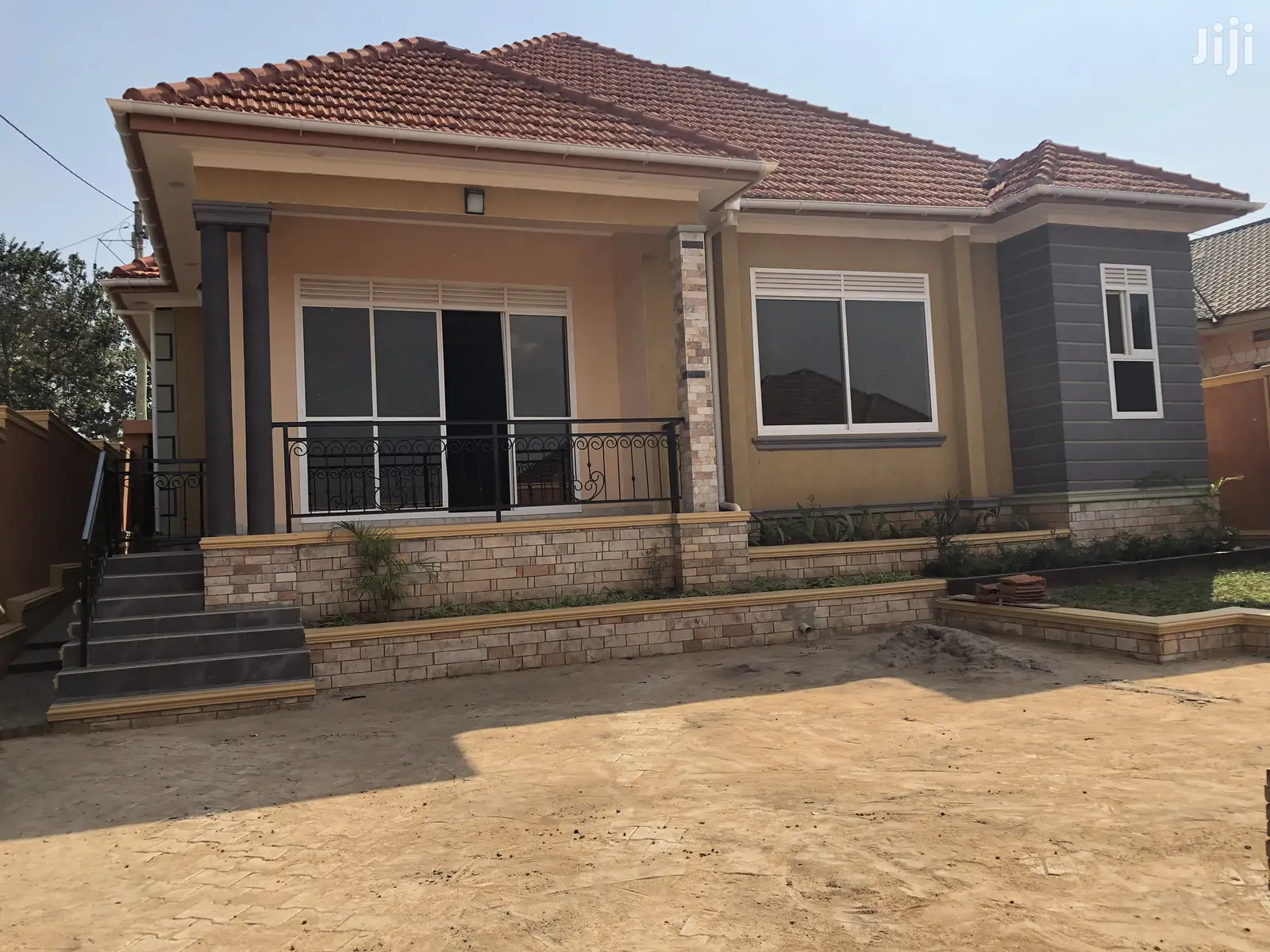 Kira Corporate House on Sell
