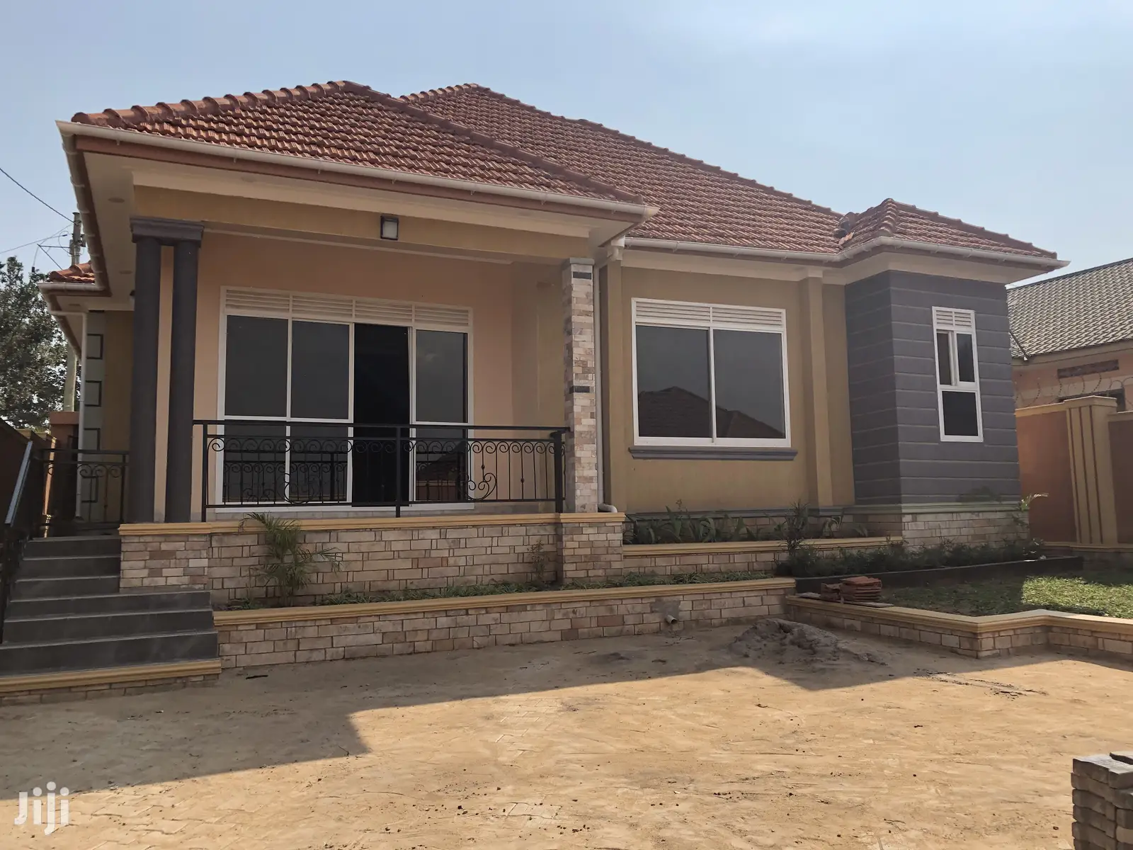 Kira Corporate House on Sell