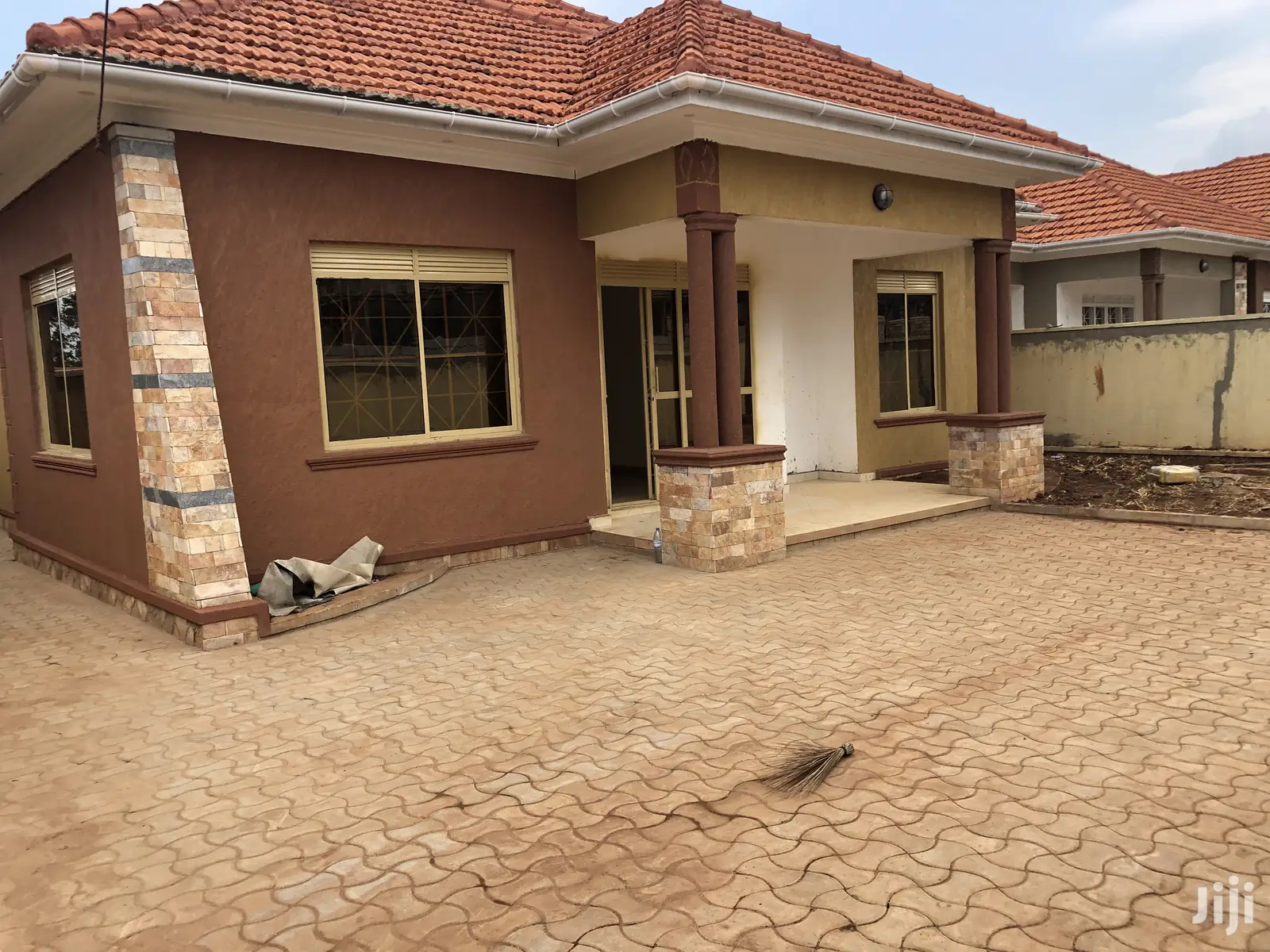 Kiira Classy Bungalow for Sell