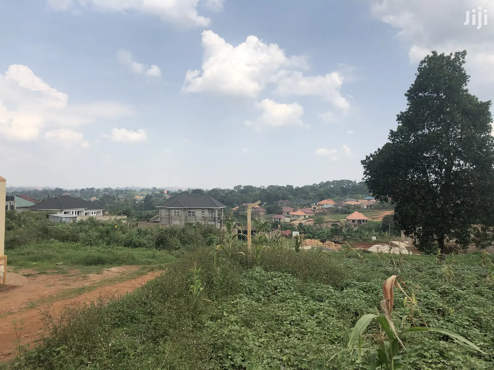 Nakwero Cute Plot Near Tarmack on Sell