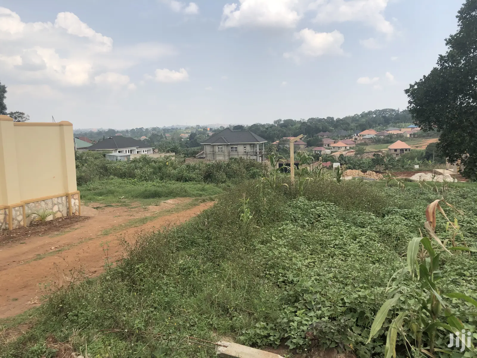 Nakwero Cute Plot Near Tarmack on Sell