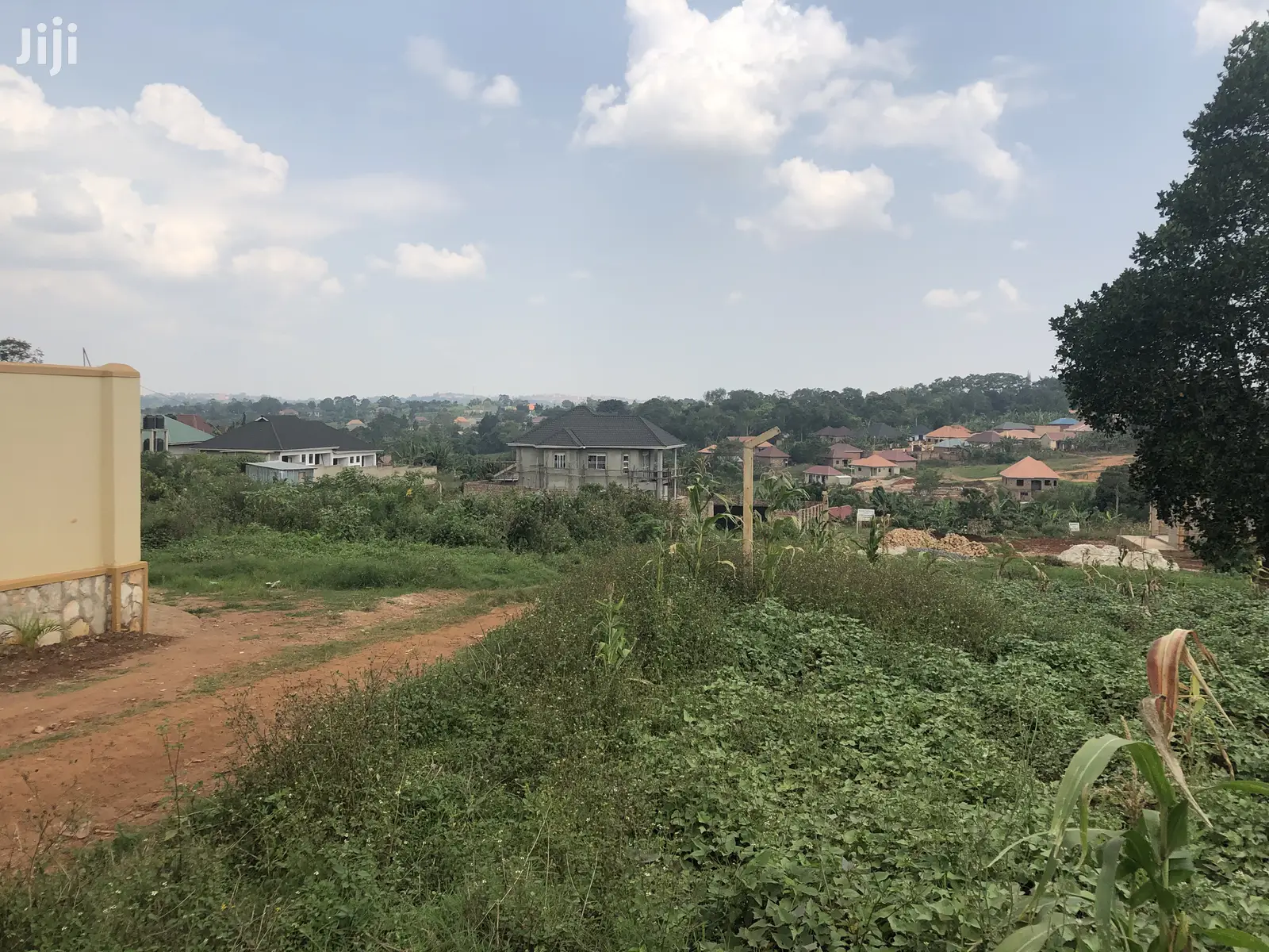 Nakwero Cute Plot Near Tarmack on Sell