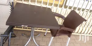 Restourant Plastic Table With Metallic Stands