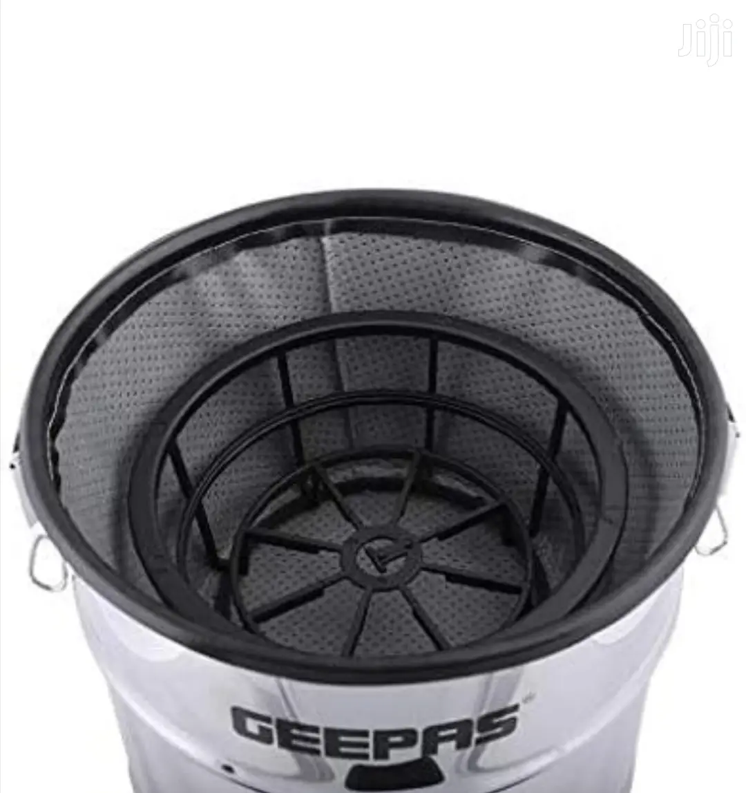 Geepas 23L Stainless Steel 2 in 1 Vacuum Cleaner 2300W