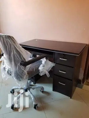 Aset of Office Chair and Table