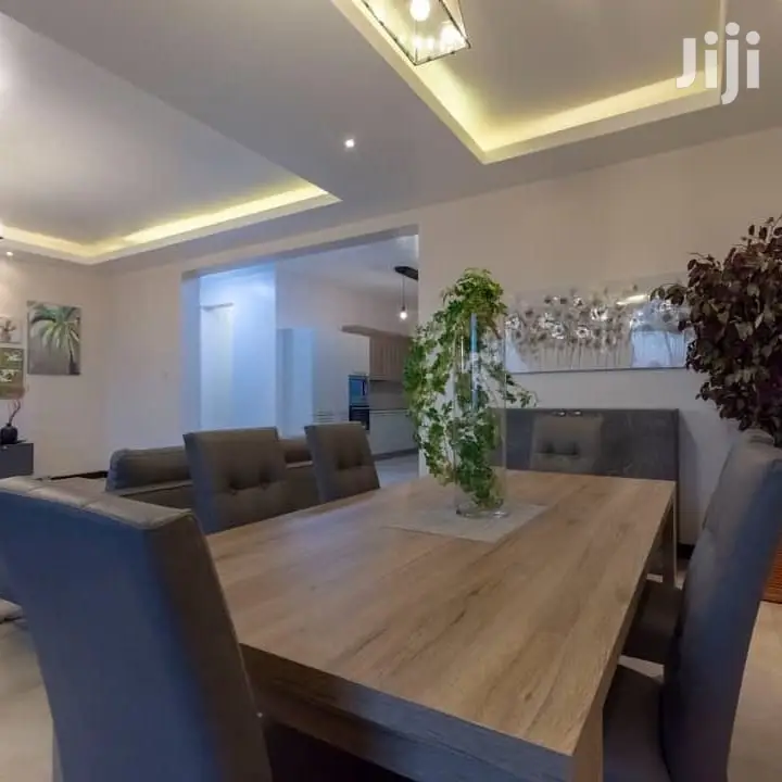 Desirable Large Corner Apartment With Water Views