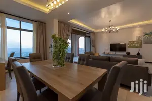 Desirable Large Corner Apartment With Water Views