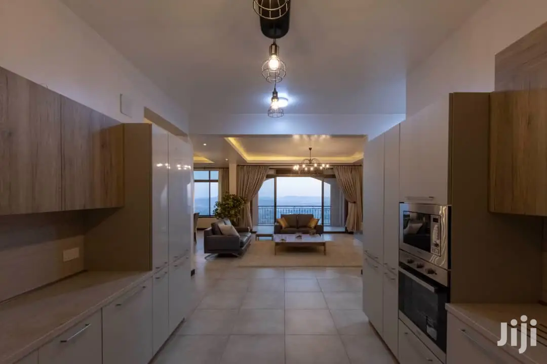 Desirable Large Corner Apartment With Water Views