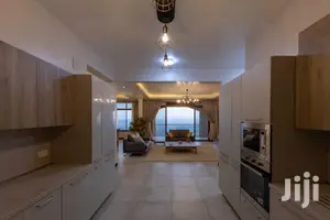 Desirable Large Corner Apartment With Water Views