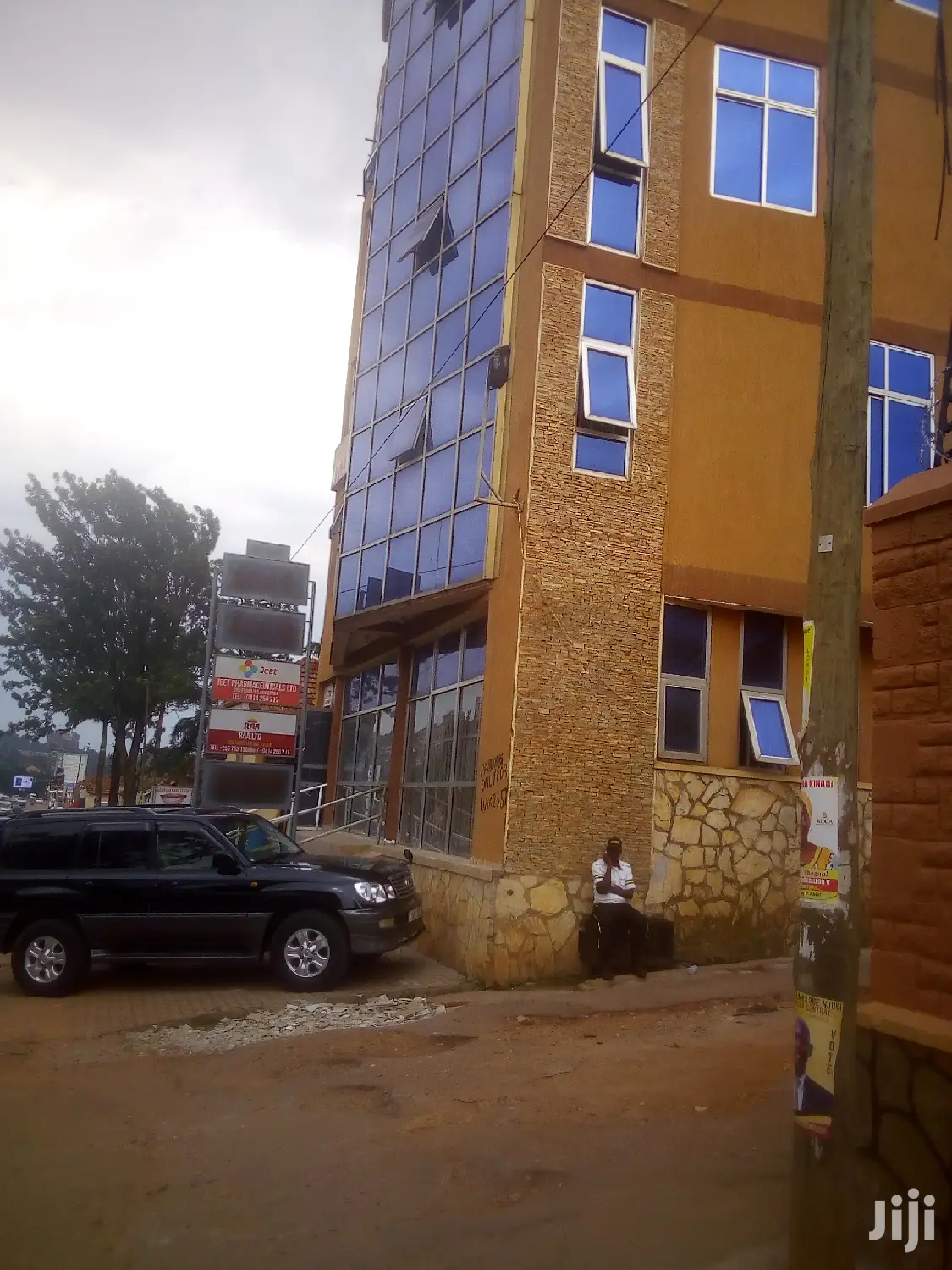 Partitioned Office In Mira Road For Rent