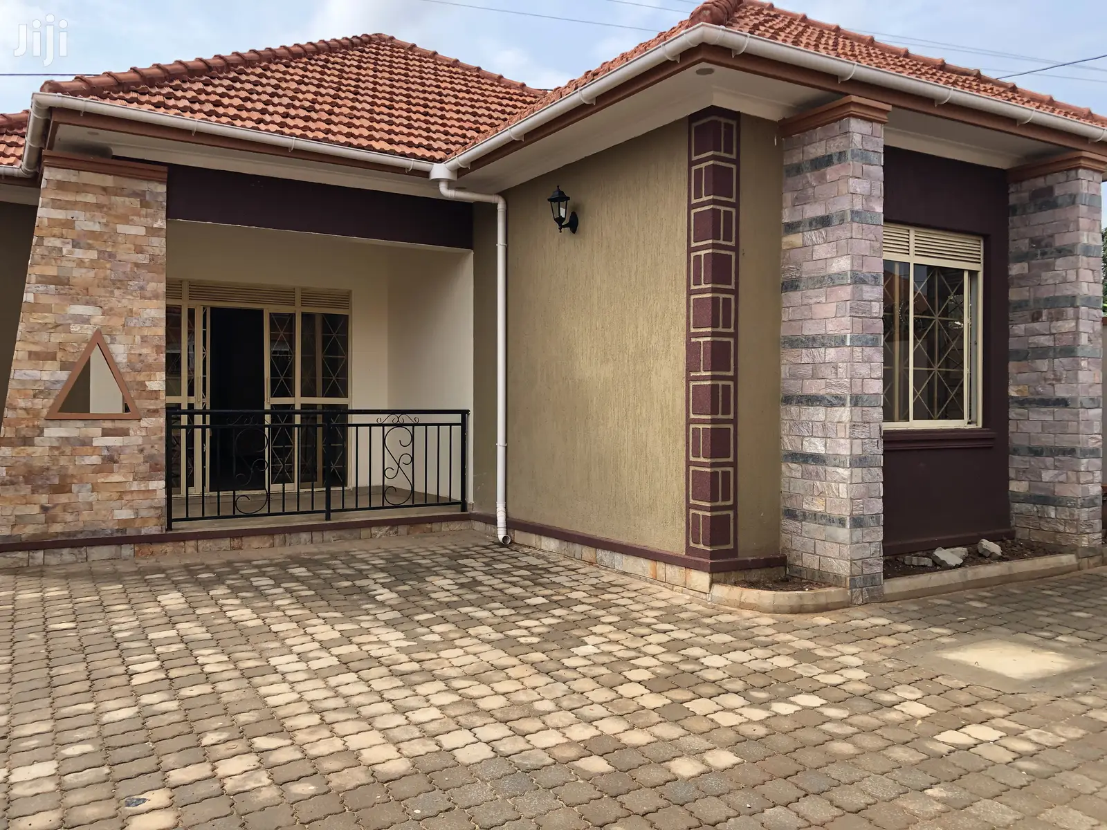 Kira Mamerito Road Classy Bungalow on Sale