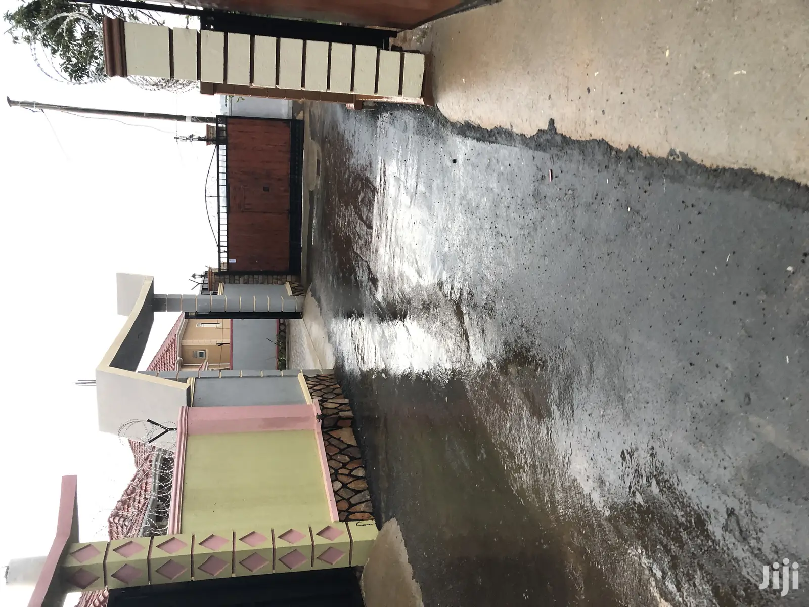 Kira Posh House in Tarmacked Neighborhood on Sale