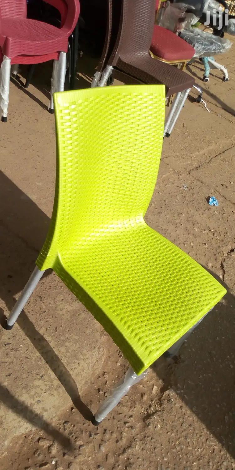 Remon Green Plastic Chairs With Metallic Stands