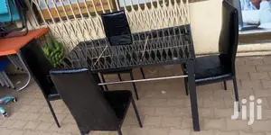 4seaters Dining Table With Leather Seats