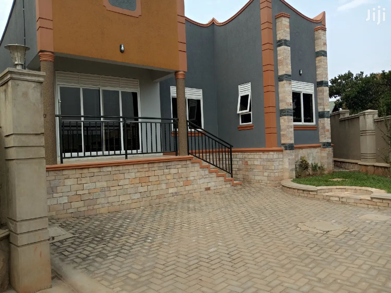 Najjera Villaz on Sell