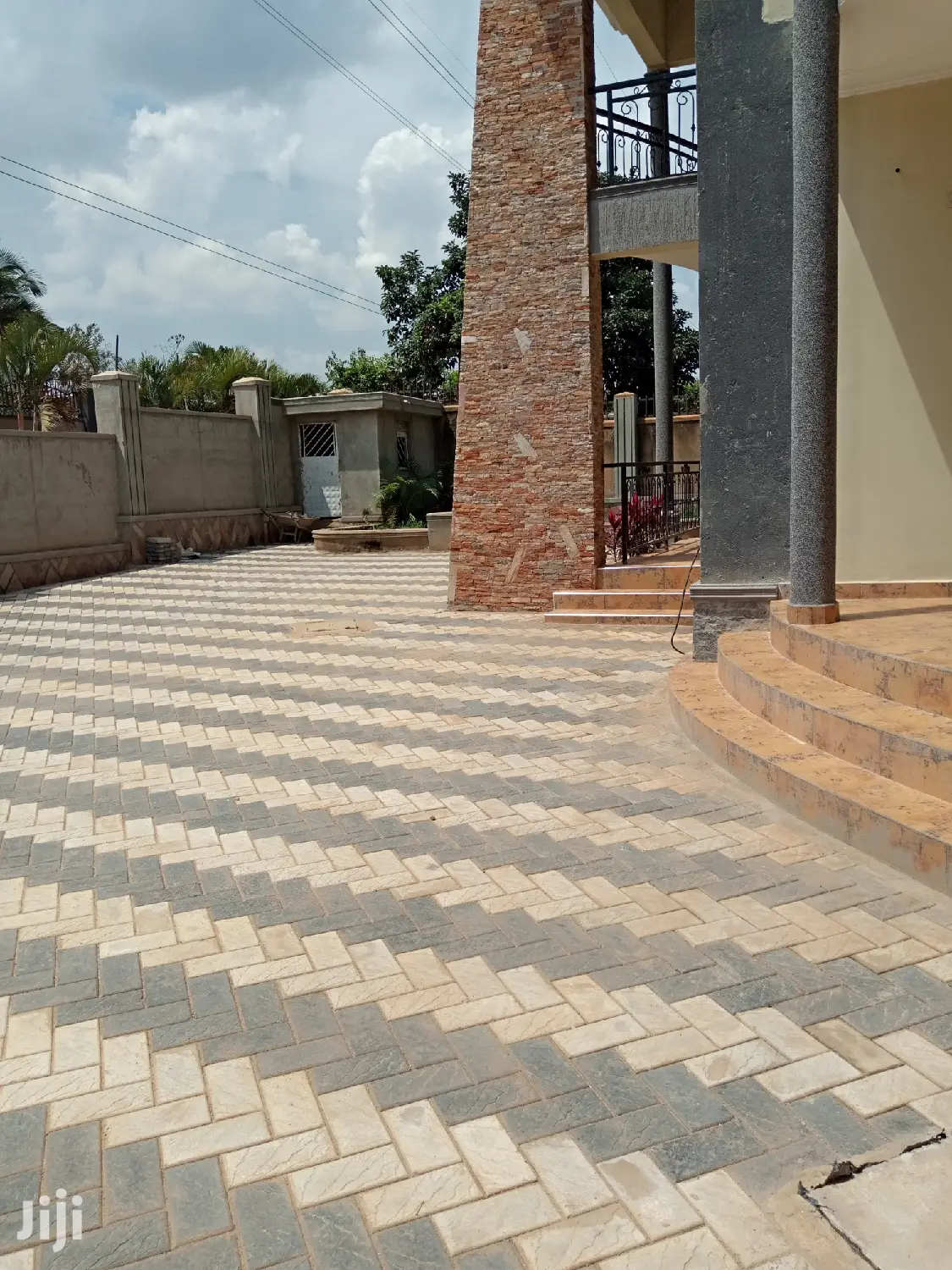 Mansion in Naalya on Sell