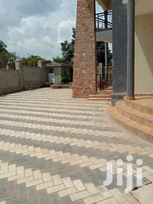 Mansion in Naalya on Sell