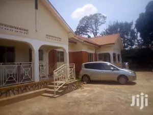 4 Bedroom House In Mawanda Road For Sale