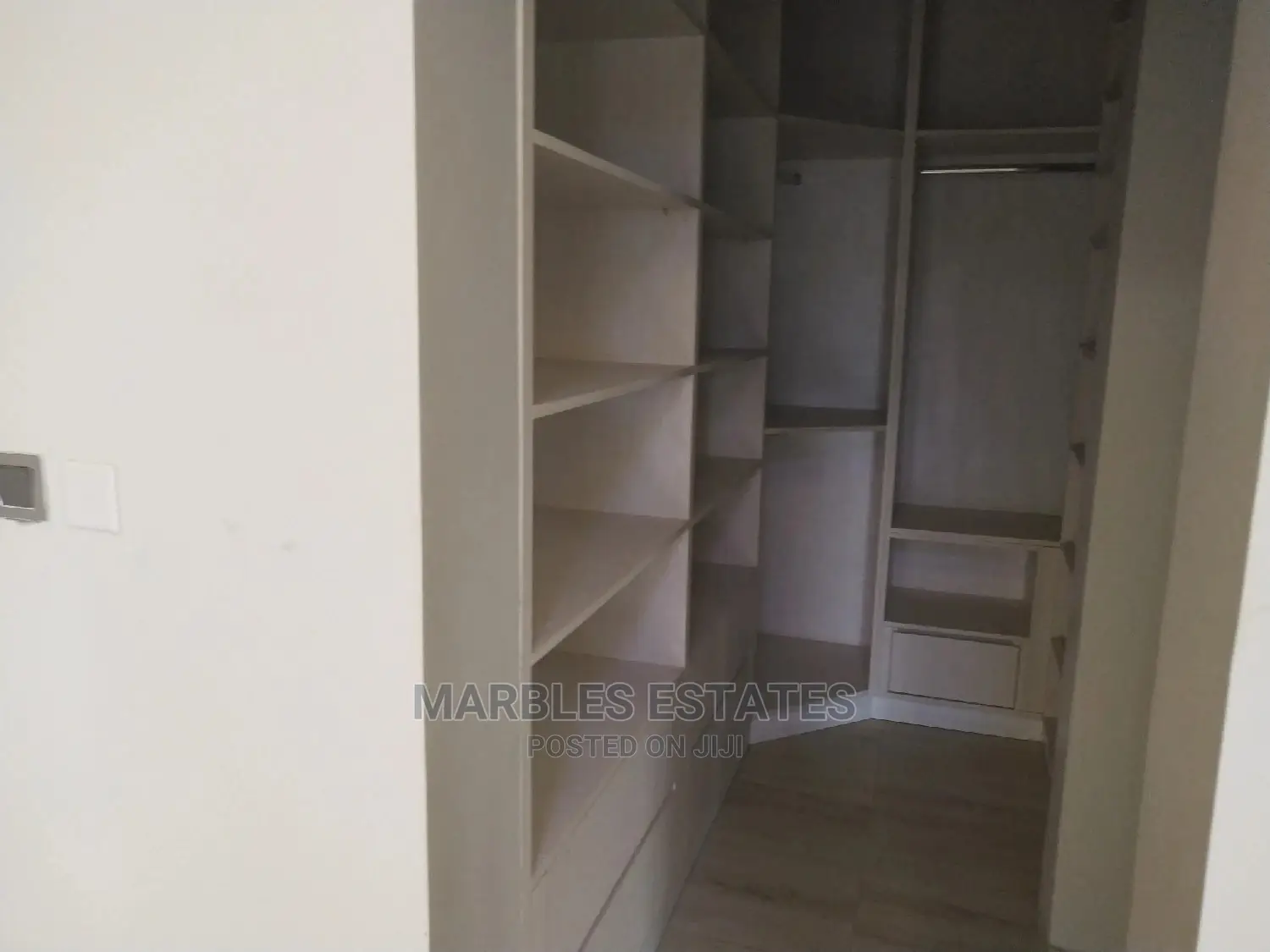 3bdrm Apartment in Central Division for sale
