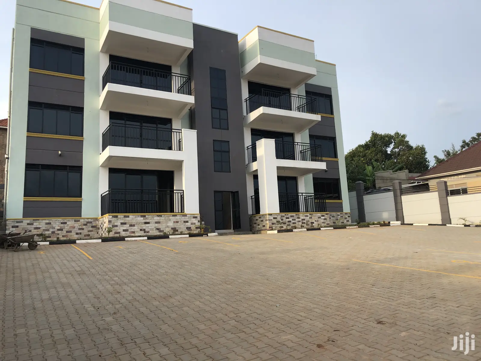 Kira 3 Bedroom Condominiums With Maid’S Quarters On Sell