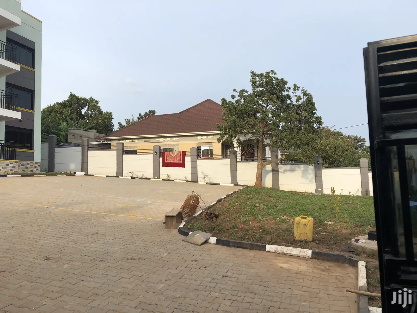 Kira 3 Bedroom Condominiums With Maid’S Quarters On Sell