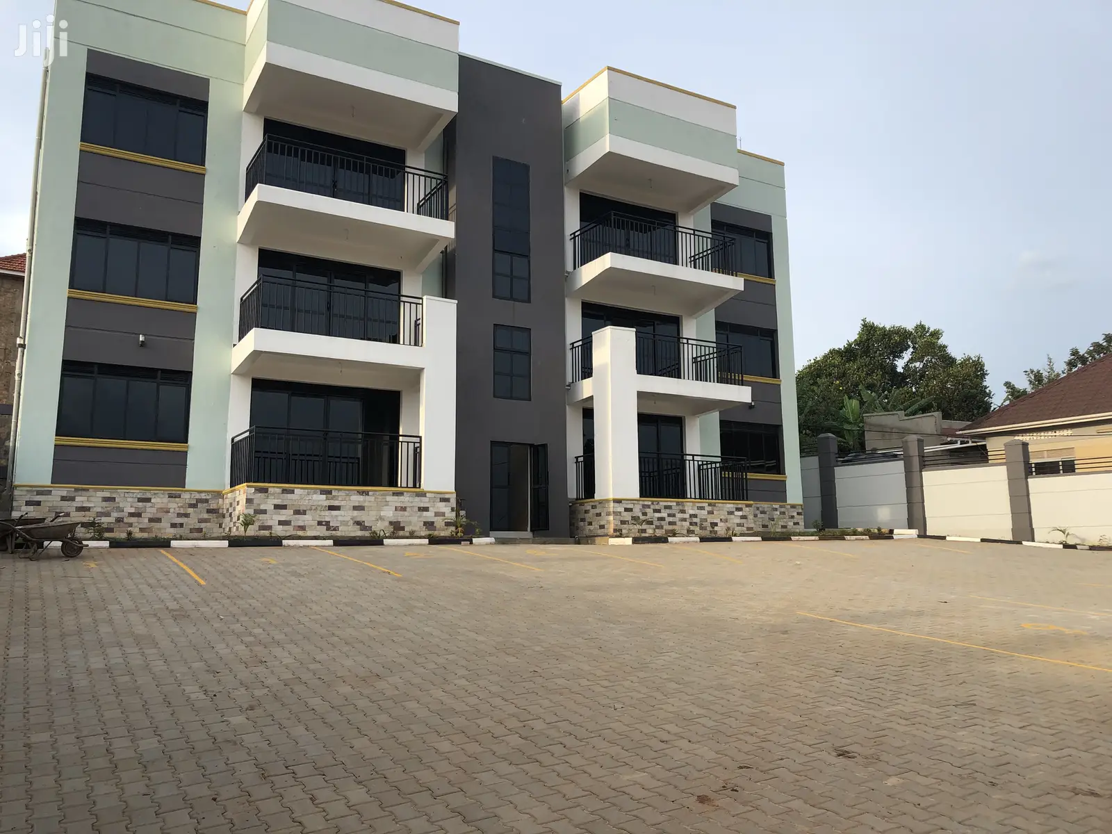 Kira 3 Bedroom Condominiums With Maid’S Quarters On Sell