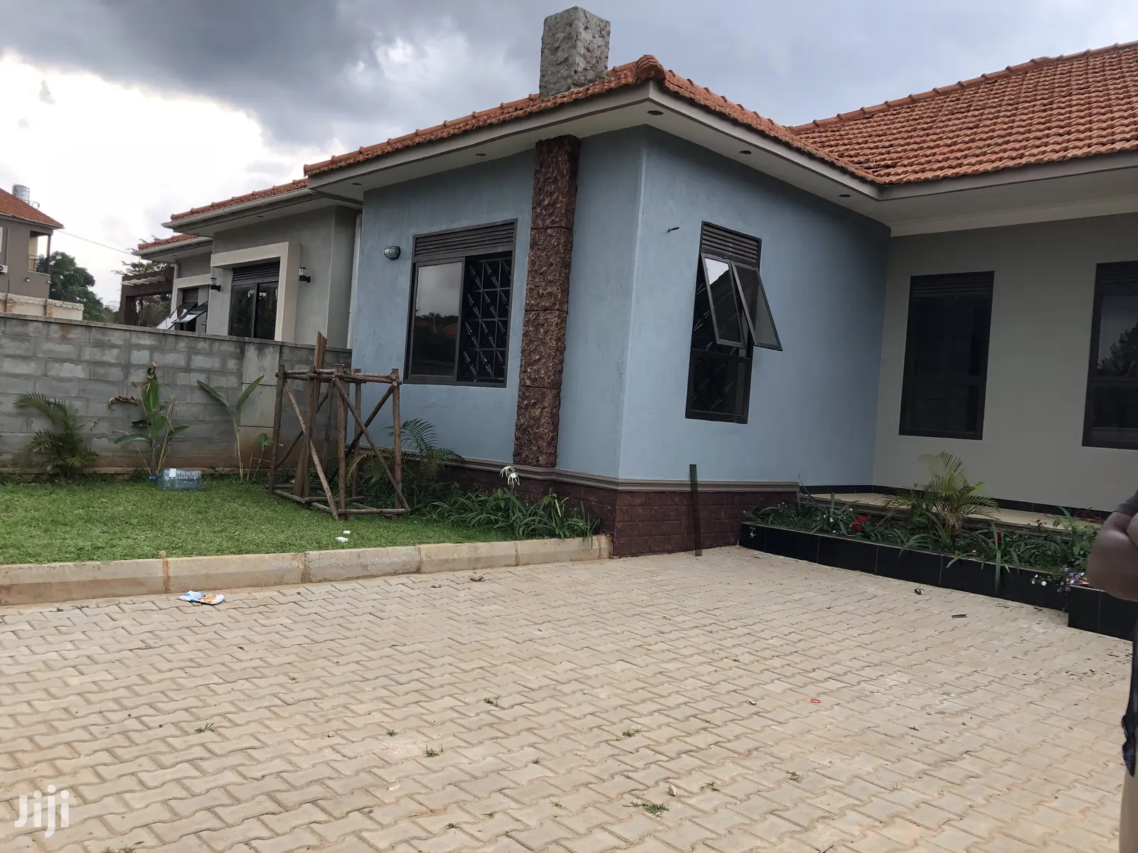 House in Kiira on Sale