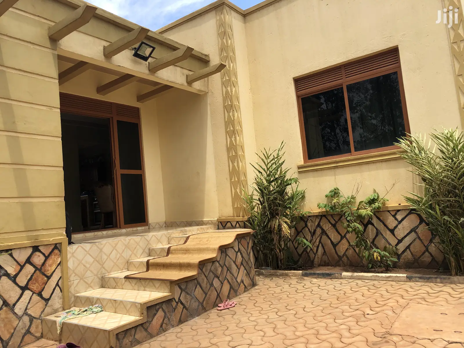 Kiira Classy House for Sell