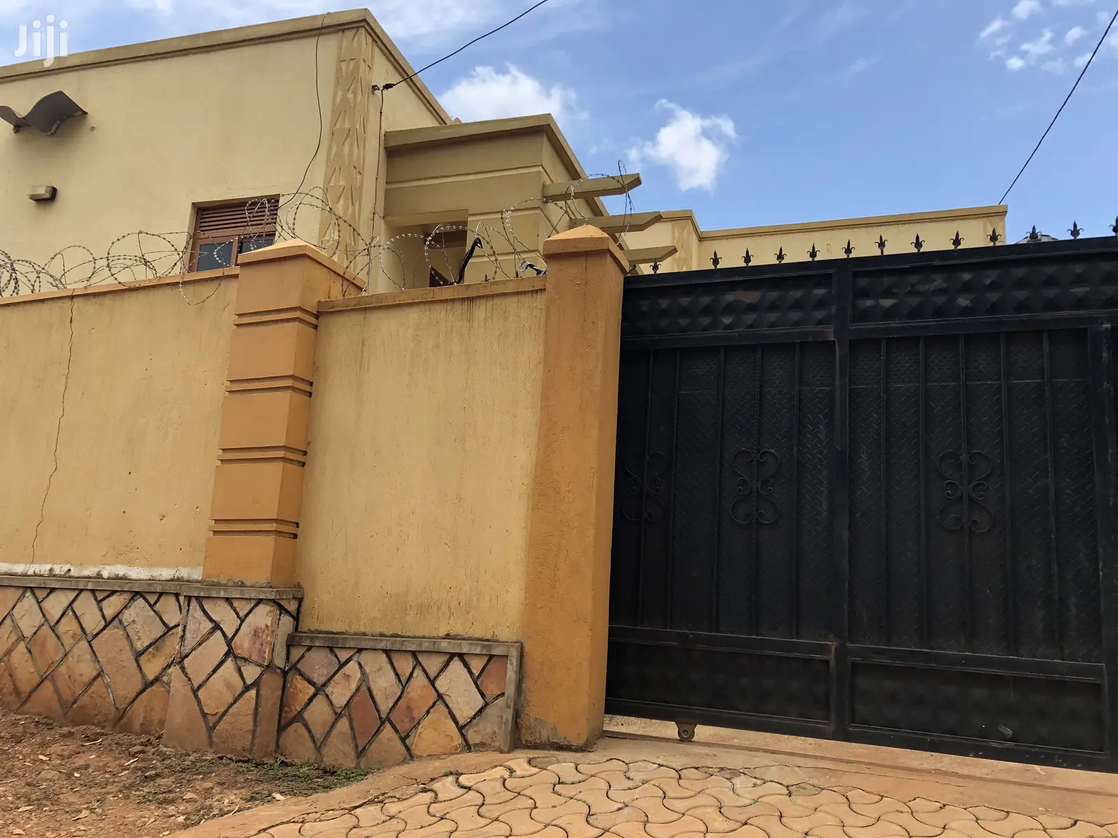 Kiira Classy House for Sell