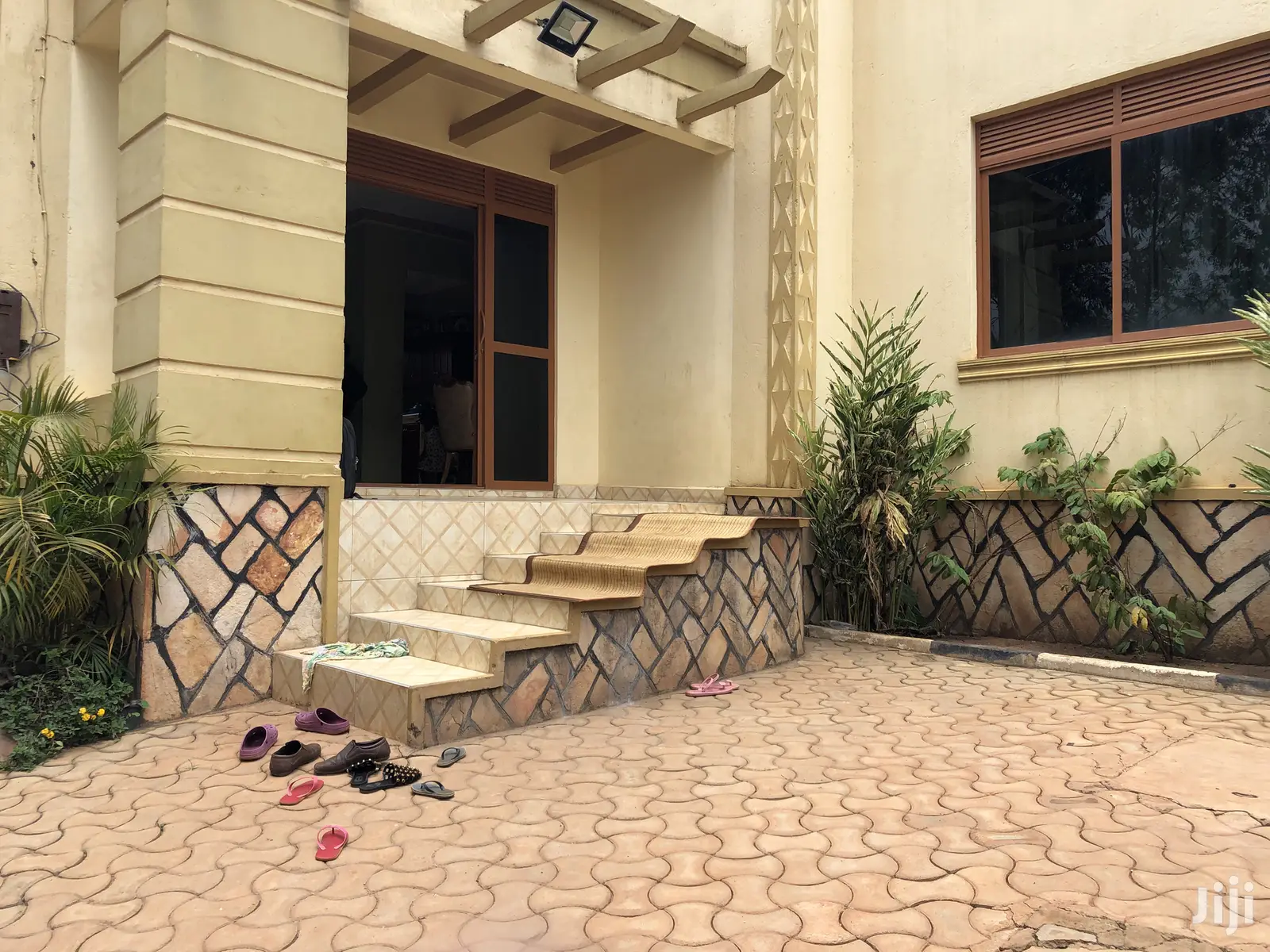 Kiira Classy House for Sell